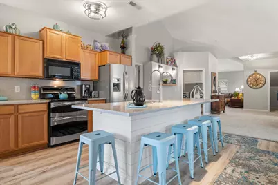 9173 W Cold Spring Rd, Greenfield, WI 53228 - Photo 8