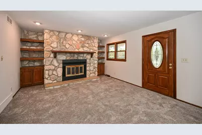 5435 S 6th St, Milwaukee, WI 53221 - Photo 8