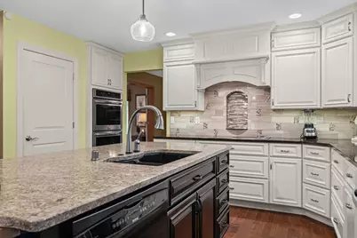 1325  Red Cedar Ct, Onalaska, WI 54650 - Photo 10
