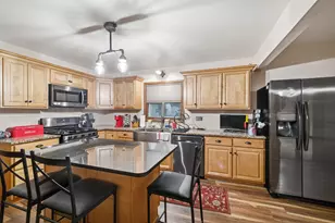 2421 9th Ave, South Milwaukee, WI 53172 - Photo 1
