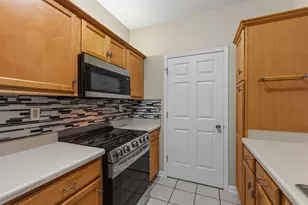 6995 S Riverwood Blvd, Franklin, WI 53132 - Photo 8
