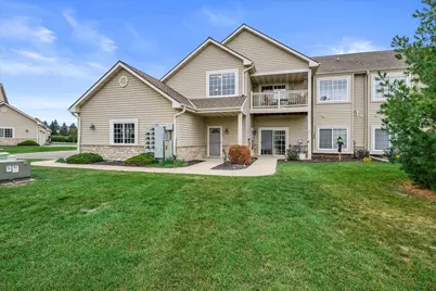 21727  Outcropping Ct #E, Lannon, WI 53046 - Photo 2