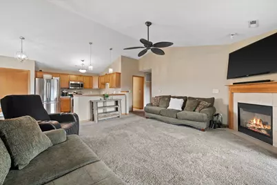 21727  Outcropping Ct #E, Lannon, WI 53046 - Photo 10