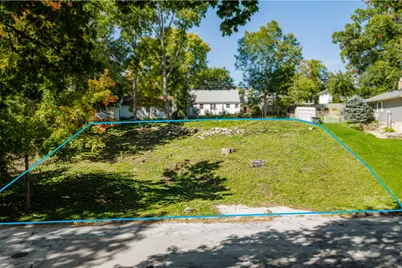 11732 W Martha Dr, Wauwatosa, WI 53226 - Photo 2