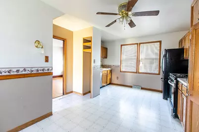 3329  Roosevelt Rd, Kenosha, WI 53142 - Photo 6