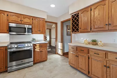 2545 N 83rd St, Wauwatosa, WI 53213 - Photo 6