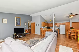 274 S Mountin Dr, Mayville, WI 53050 - Photo 6