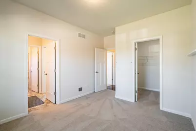 8211 W Highlander Dr, Mequon, WI 53097 - Photo 30