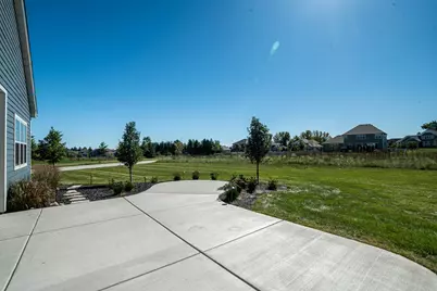 8211 W Highlander Dr, Mequon, WI 53097 - Photo 50