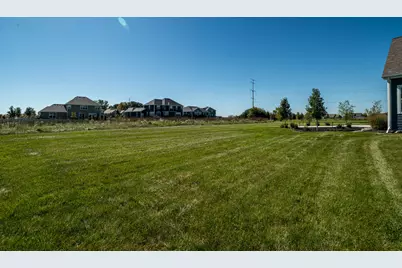 8211 W Highlander Dr, Mequon, WI 53097 - Photo 52