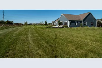 8211 W Highlander Dr, Mequon, WI 53097 - Photo 54