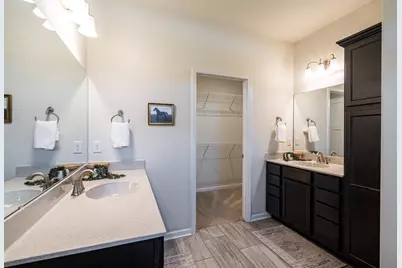 8211 W Highlander Dr, Mequon, WI 53097 - Photo 24