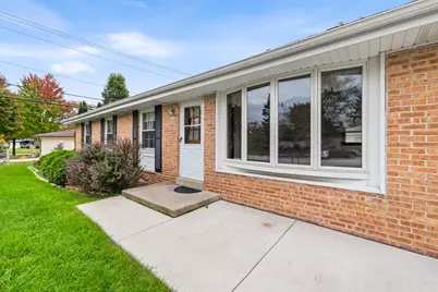 215 W Beutel Rd, Port Washington, WI 53074 - Photo 2