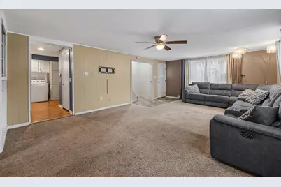 213  Kettle Moraine Dr, Slinger, WI 53086 - Photo 10