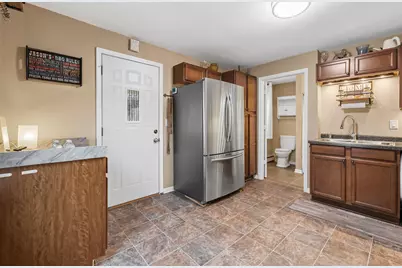 213  Kettle Moraine Dr, Slinger, WI 53086 - Photo 6