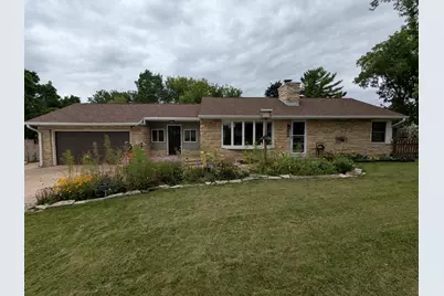 370 N Bobolink Dr, Brookfield, WI 53005 - Photo 1