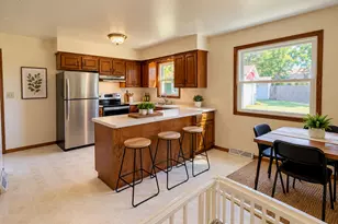 1045 Sundown Ct, Mukwonago, WI 53149 - Photo 10