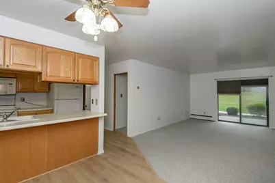 3925 S 84th St #4, Greenfield, WI 53228 - Photo 8