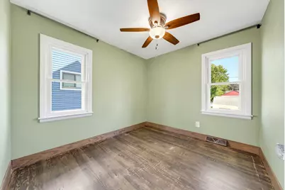 4570 S Lenox St, Milwaukee, WI 53207 - Photo 14