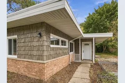 343 W Manor Cir, Bayside, WI 53217 - Photo 2