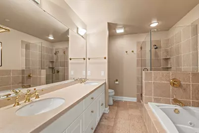 2201 E Stratford Ct #C, Shorewood, WI 53211 - Photo 10
