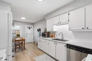 969 N 123rd St, Wauwatosa, WI 53226 - Photo 2