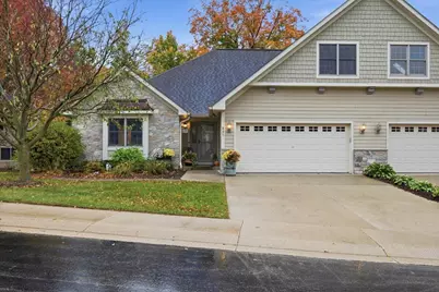 831  Lorrin Pl #15, West Bend, WI 53095 - Photo 2