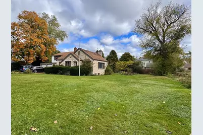 728 N 116th St, Wauwatosa, WI 53226 - Photo 2