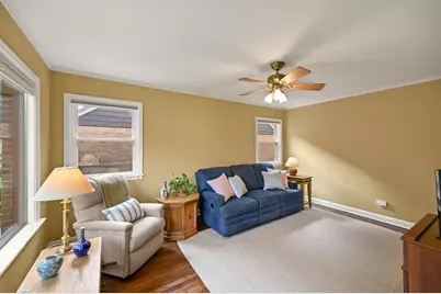 5723 N Argyle Ave, Glendale, WI 53209 - Photo 4