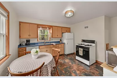 5723 N Argyle Ave, Glendale, WI 53209 - Photo 8