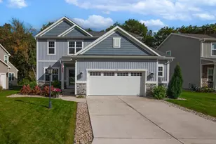 516 Wild Oak Rd, Hartland, WI 53029 - Photo 2