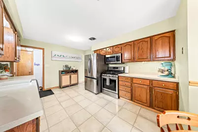 2569 S 94th St, West Allis, WI 53227 - Photo 14