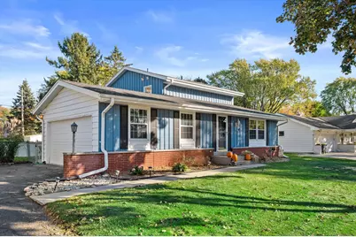 1605  Dixie Dr, Waukesha, WI 53189 - Photo 2