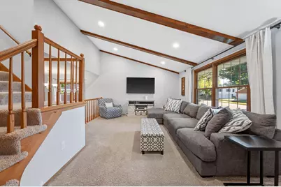 1605  Dixie Dr, Waukesha, WI 53189 - Photo 4