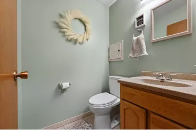 1605  Dixie Dr, Waukesha, WI 53189 - Photo 18