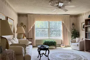 2101 Chateau Ct, Grafton, WI 53024 - Photo 6