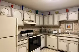 2101 Chateau Ct, Grafton, WI 53024 - Photo 14