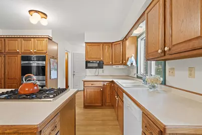 18045  Lamplighter Ln, Brookfield, WI 53045 - Photo 12