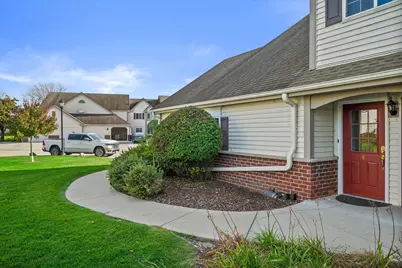 558  Pewaukee Rd #H, Pewaukee, WI 53072 - Photo 2