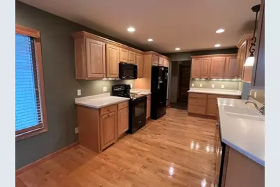 211  Heritage Dr #23, Fort Atkinson, WI 53538 - Photo 2