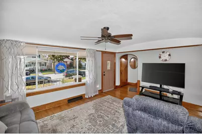 3908 E Cudahy Ave, Cudahy, WI 53110 - Photo 2