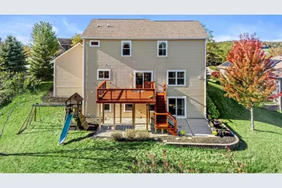 507  Oakmont Dr, Waukesha, WI 53188 - Photo 2