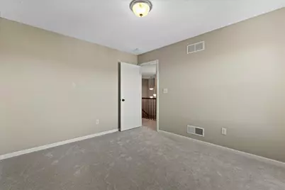 507  Oakmont Dr, Waukesha, WI 53188 - Photo 30
