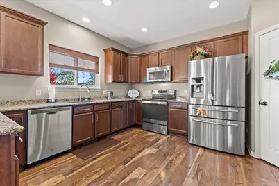 507  Oakmont Dr, Waukesha, WI 53188 - Photo 10