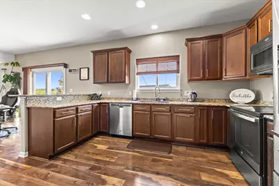 507  Oakmont Dr, Waukesha, WI 53188 - Photo 12