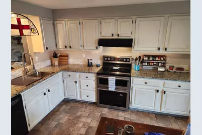 2423  Pershing Ave, Sheboygan, WI 53083 - Photo 6
