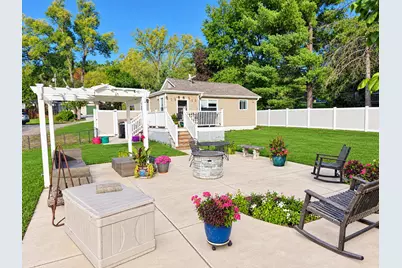 125  Sunnyside Ct, Delavan, WI 53191 - Photo 2
