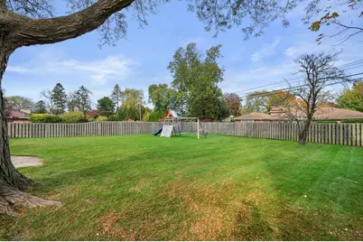 7104 N Crossway Rd, Fox Point, WI 53217 - Photo 42