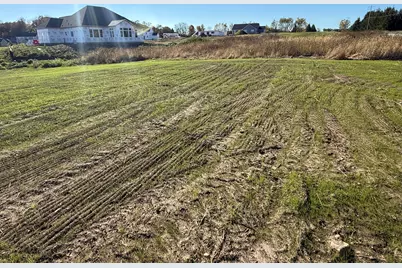 1001  Pleasant Valley Rd, Grafton, WI 53024 - Photo 2