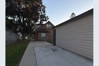 2414 W Hampton Ave, Milwaukee, WI 53209 - Photo 14